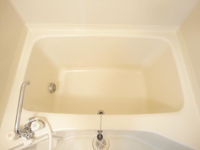 アネックス深谷の浴室|別部屋反転間取りのお写真となります。