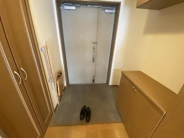 ウィンビュ三ツ沢の玄関