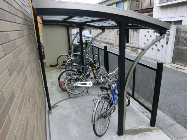 アフロディーテのその他共用部分|自転車置き場は屋根付きです。
