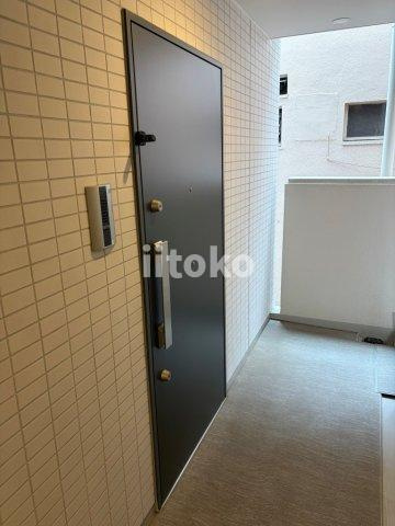 浅草蔵前レジデンスの玄関