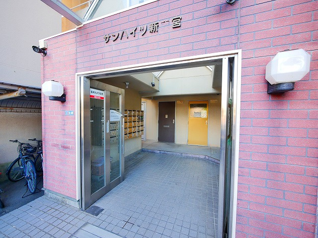 サンハイツ新大宮のエントランス
