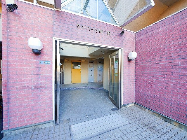 サンハイツ新大宮のエントランス
