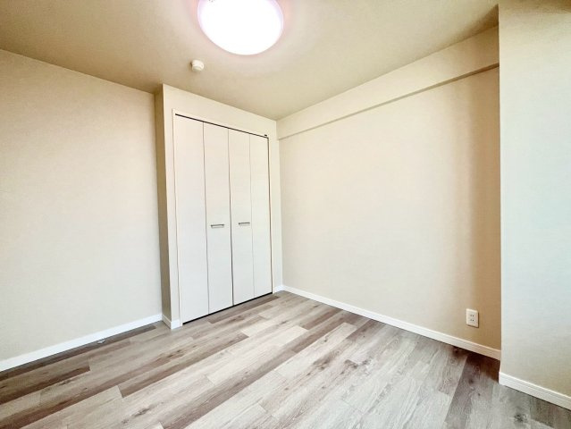 パールハイツ笹塚の洋室|明るいお部屋はそれだけで気分が晴れやかになりますね！