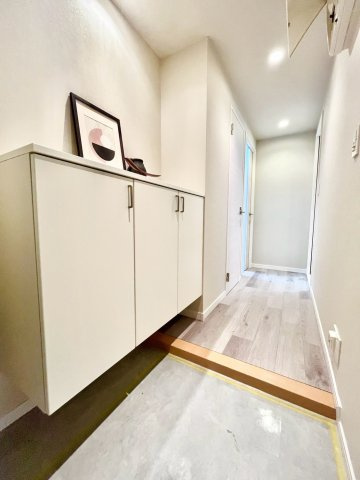 パールハイツ笹塚の玄関|玄関横にはシューズボックスがついているため、片付いた玄関がキープできます！