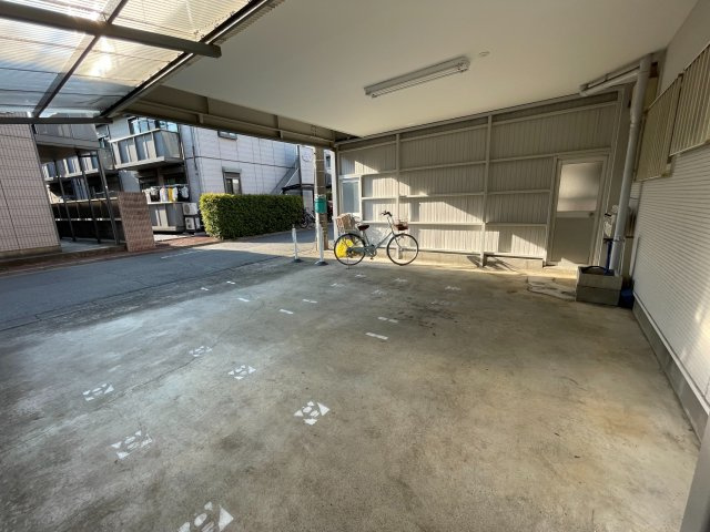 フロリアンハイムの駐車場