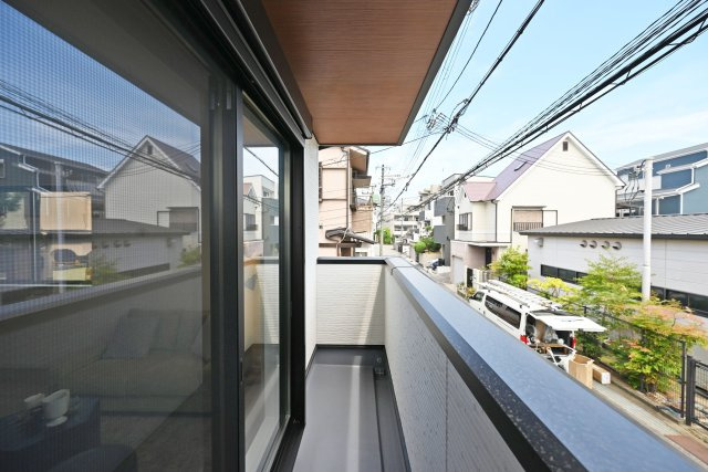 西宮市瓦林町新築一戸建て│南向き4LDK+駐車1台可のバルコニー|2階南面バルコニー写真です。洗濯物を干すだけでなく、お天気のいい日には気分転換にゆっくりと過ごせる空間です。