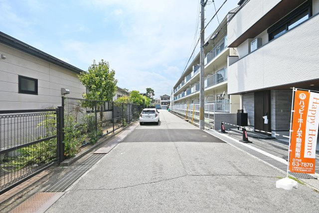 西宮市瓦林町新築一戸建て│南向き4LDK+駐車1台可の前面道路含む現地写真|前面道路は南側に約6ｍで駐車の際も安心です。