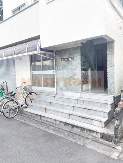 杉並区桃井２丁目の賃貸マンションのエントランス