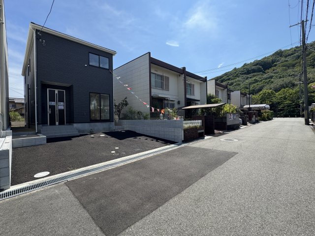 神戸市須磨区高倉台１丁目新築戸建の前面道路含む現地写真