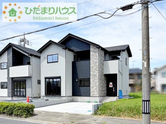 【外観】 | 龍ケ崎市松ケ丘4期　新築戸建　2号棟 | 周辺は緑も多く、スーパーやドラックストアも近い為、住環境良好です♪