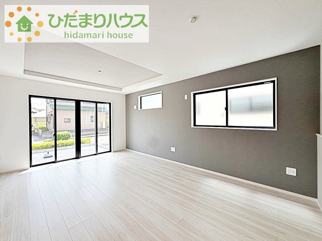 【居間・リビング】 | 龍ケ崎市松ケ丘4期　新築戸建　2号棟 | お子様が元気に遊べる広々としたリビングです！
