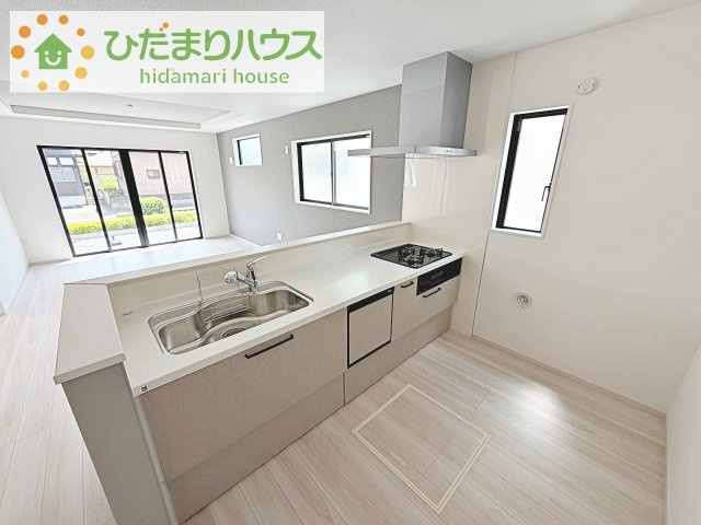 【キッチン】 | 龍ケ崎市松ケ丘4期　新築戸建　2号棟 | 料理をしながらでも、ご家族との会話を楽しめる対面式キッチン♪