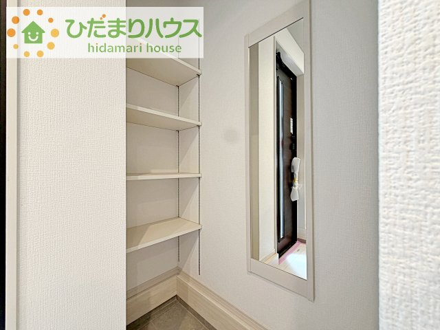 【設備】 | 龍ケ崎市松ケ丘4期　新築戸建　2号棟 | 土間の玄関シューズクロークならアウトドア用品やベビーカーも土汚れを気にせずスッキリ収納できます！