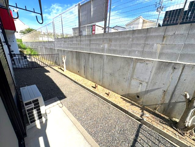 リバーサイド小車3号棟の庭