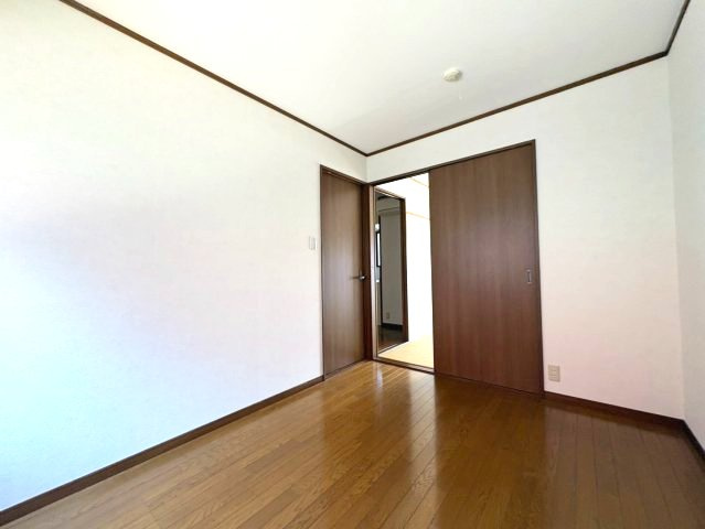 リバーサイド小車3号棟の洋室