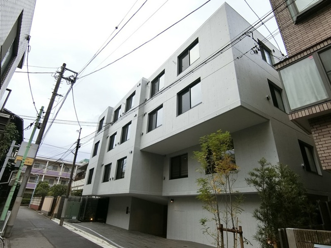 【外観】 | アーバンパーク方南町 | 鉄筋コンクリート造のがっちりとした建物。