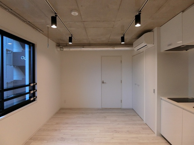 【居間・リビング】 | アーバンパーク方南町 | 9.5帖のきれいな洋室。