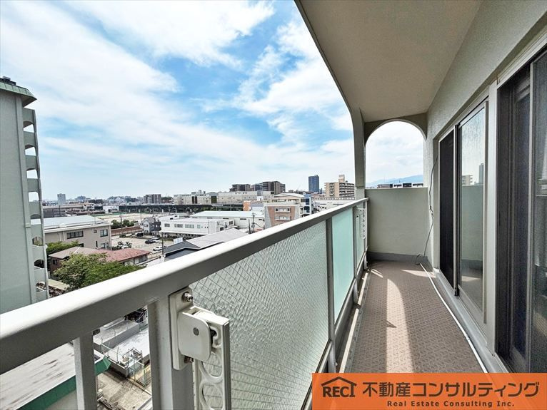 西宮グリーンマンション1号棟の玄関