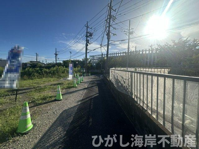 茅ヶ崎市小桜町　売地　全３区画の前面道路含む現地写真|現地外観