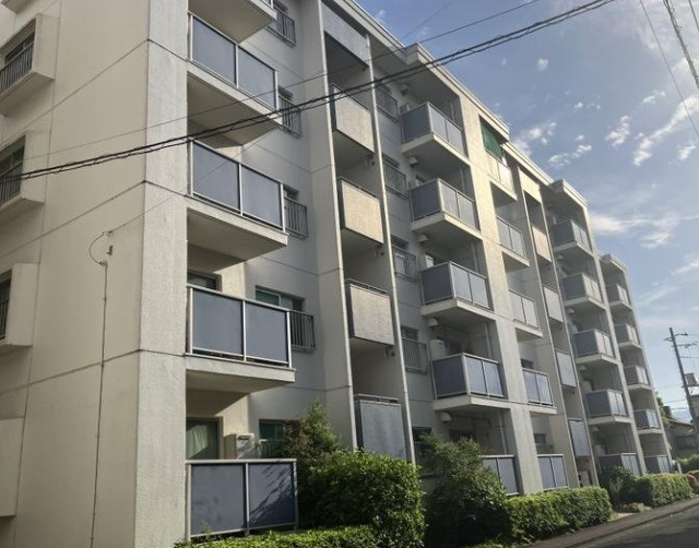 厚木そりだハイツ２号棟の外観