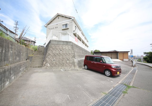 サンヒルズ広坂の駐車場