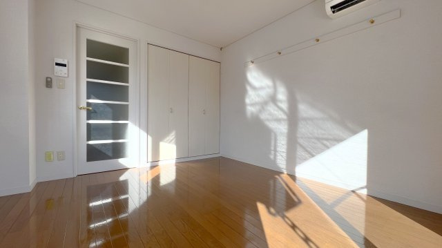 高島屋マンションⅡの洋室|※反転タイプの間取りとなります。