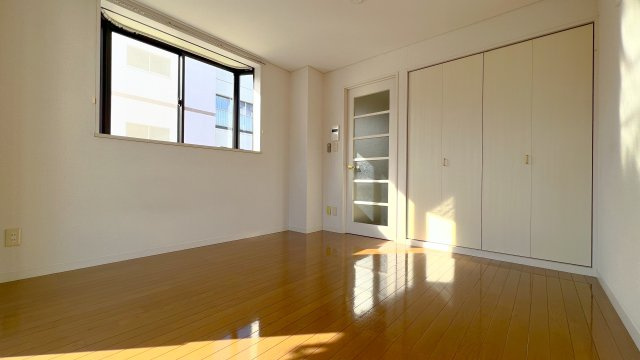 高島屋マンションⅡの洋室|※反転タイプの間取りとなります。