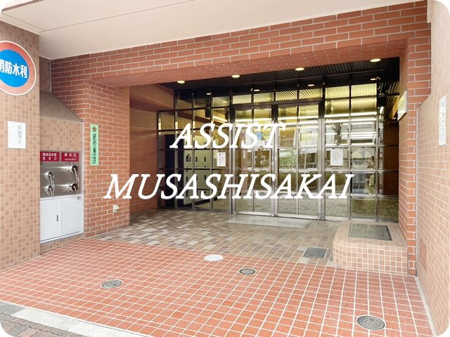 三鷹ロイヤルハイツのエントランス