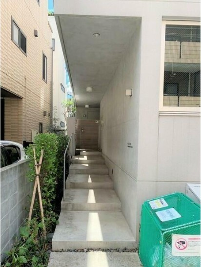 ＰＡＳＥＯ　ＳＡＮＧＥＮＪＡＹＡ　ＥＡＳＴ　ＷＥＳＴのエントランス