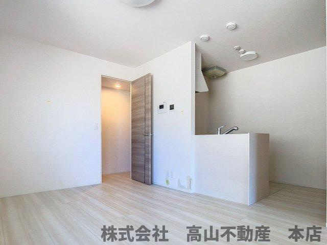 宗像市緑町のアパートの居間・リビング