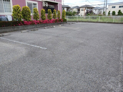 【駐車場】 | マノワール参番館 | 駐車場に車を止められます