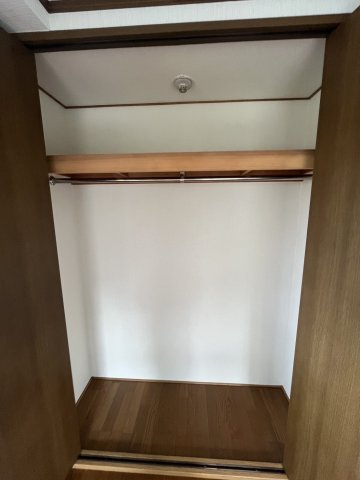 府中市分梅町４丁目の賃貸マンションの収納