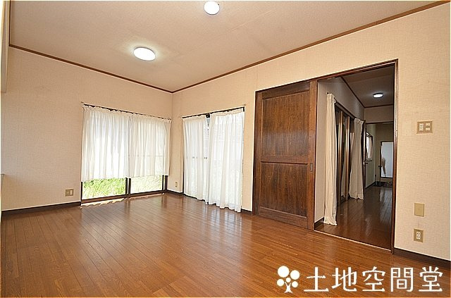 春日台　賃貸戸建ての居間・リビング