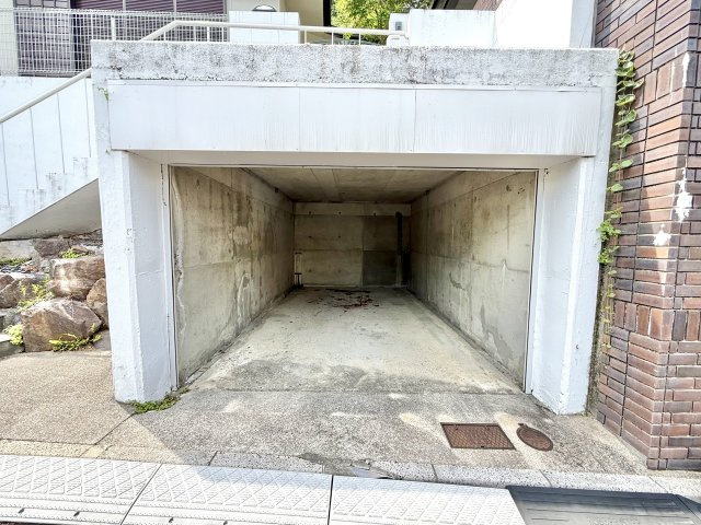 日進市岩崎町元井ゲ戸建の駐車場