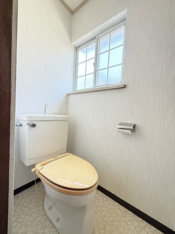 高松市郷東町　中古住宅のトイレ|落ち着いたトイレです
