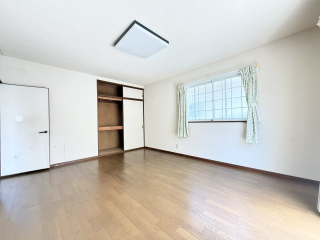 高松市郷東町　中古住宅の寝室|落ち着いて過ごせるお部屋なので、寝室にいかがでしょうか