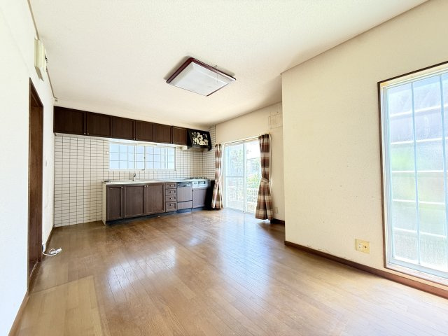 高松市郷東町　中古住宅の居間・リビング|おしゃれなリビングです
