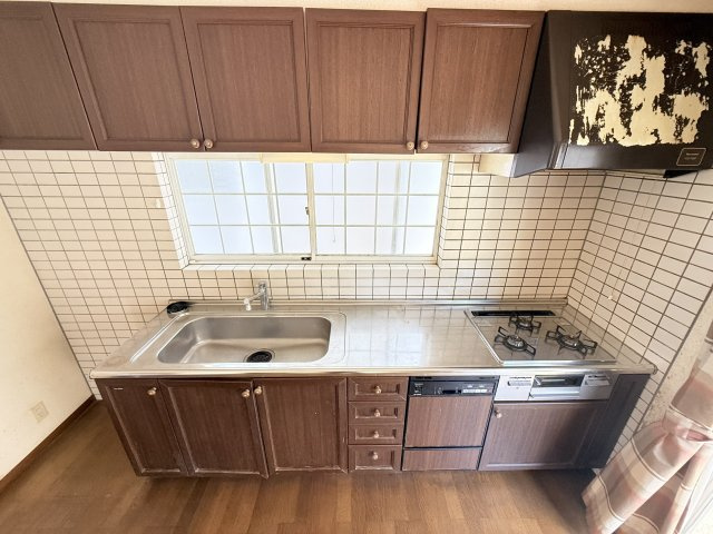 高松市郷東町　中古住宅のキッチン|コンパクトなキッチンで掃除もラクラク