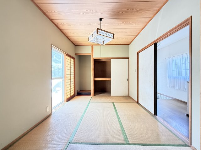 高松市郷東町　中古住宅の内装|明るい室内です
