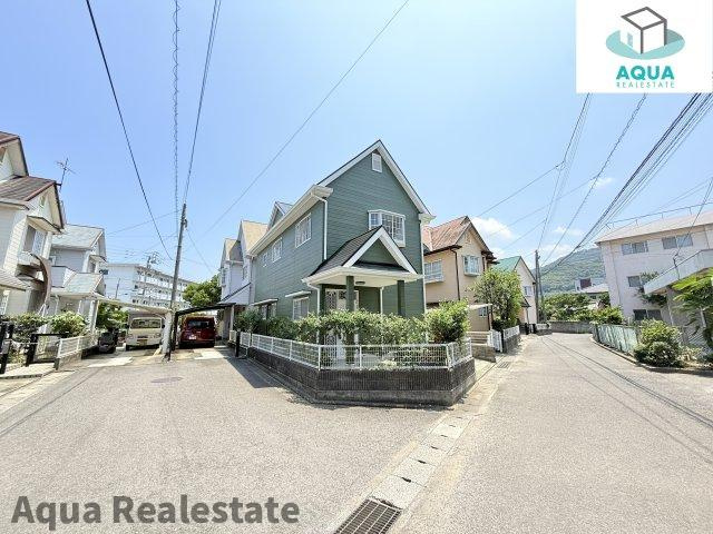 高松市郷東町　中古住宅の前面道路含む現地写真|前面道路含む現地写真です
