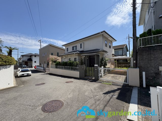 藤沢市大庭　中古戸建の前面道路含む現地写真|前面道路含む現地写真です