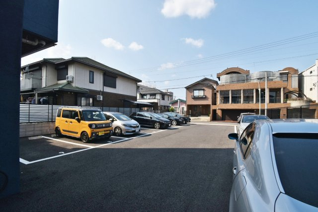 S-RESIDENCE東海通の駐車場|駐車場に車を止められます