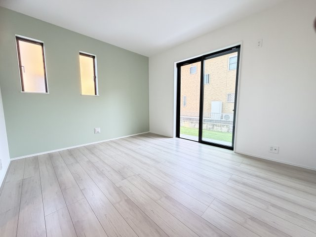 ハートフルタウン前橋市朝倉町2丁目4番　A号棟（平屋）の洋室|洋室1です。一面にアクセントクロスが施されていておしゃれな空間です