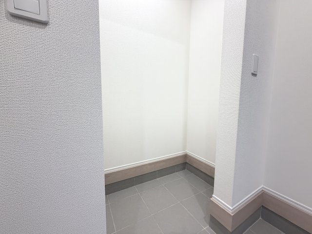 ハートフルタウン前橋市朝倉町2丁目4番　A号棟（平屋）の収納|玄関にはシューズインクローク付きです♪
