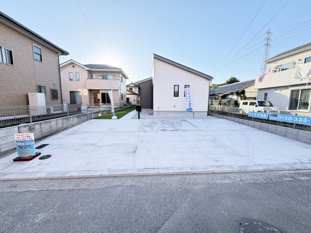 ハートフルタウン前橋市朝倉町2丁目4番　A号棟（平屋）の駐車場|駐車場もキレイに整備されています。並列２台以上駐車可能ですよ！