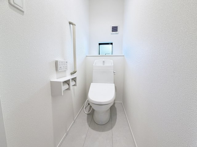 ハートフルタウン前橋市朝倉町2丁目4番　A号棟（平屋）のトイレ|トイレです。清潔感のある白を基調としています。
温水洗浄・便座暖房機能の付いた快適なトイレです☆