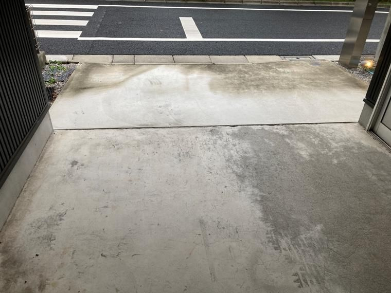 弦巻戸建の駐車場