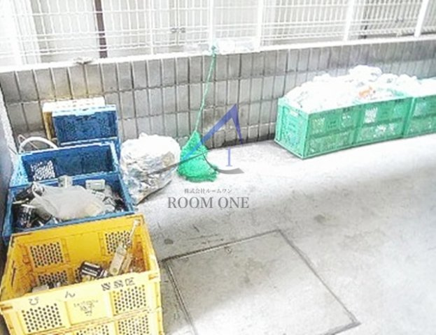 クレイシア新大塚のその他共用部分|敷地内ごみ置き場です。