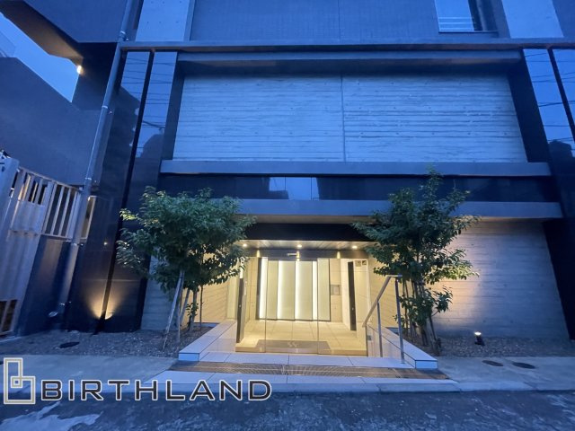 想定年間賃料98.4万　想定利回り4.31％　RCの外観