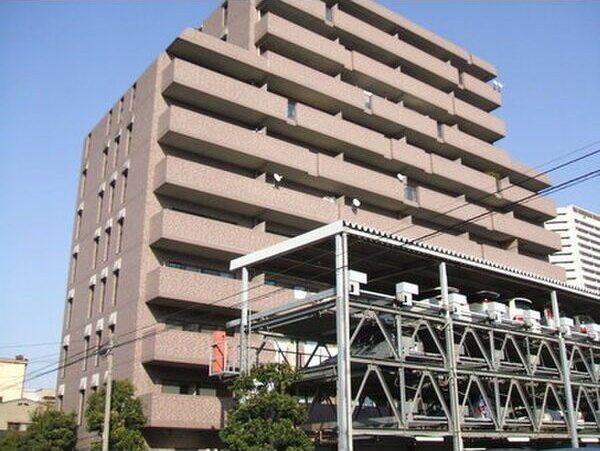 パレーシャル難波の駐車場